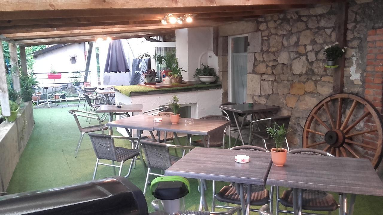 Logis Hotel Restaurant De La Dore Vertolaye Exterior foto